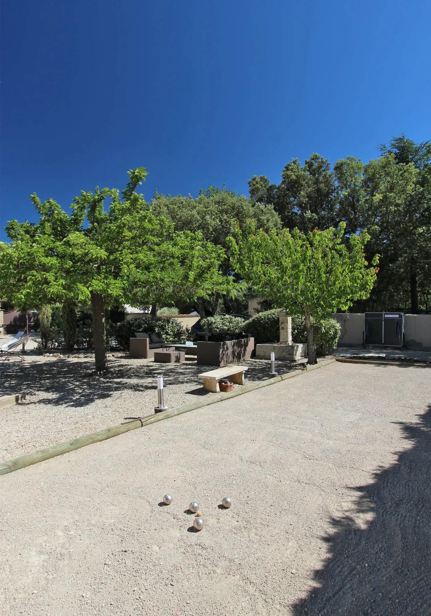 Bouleplatz mit Boule-Bällen