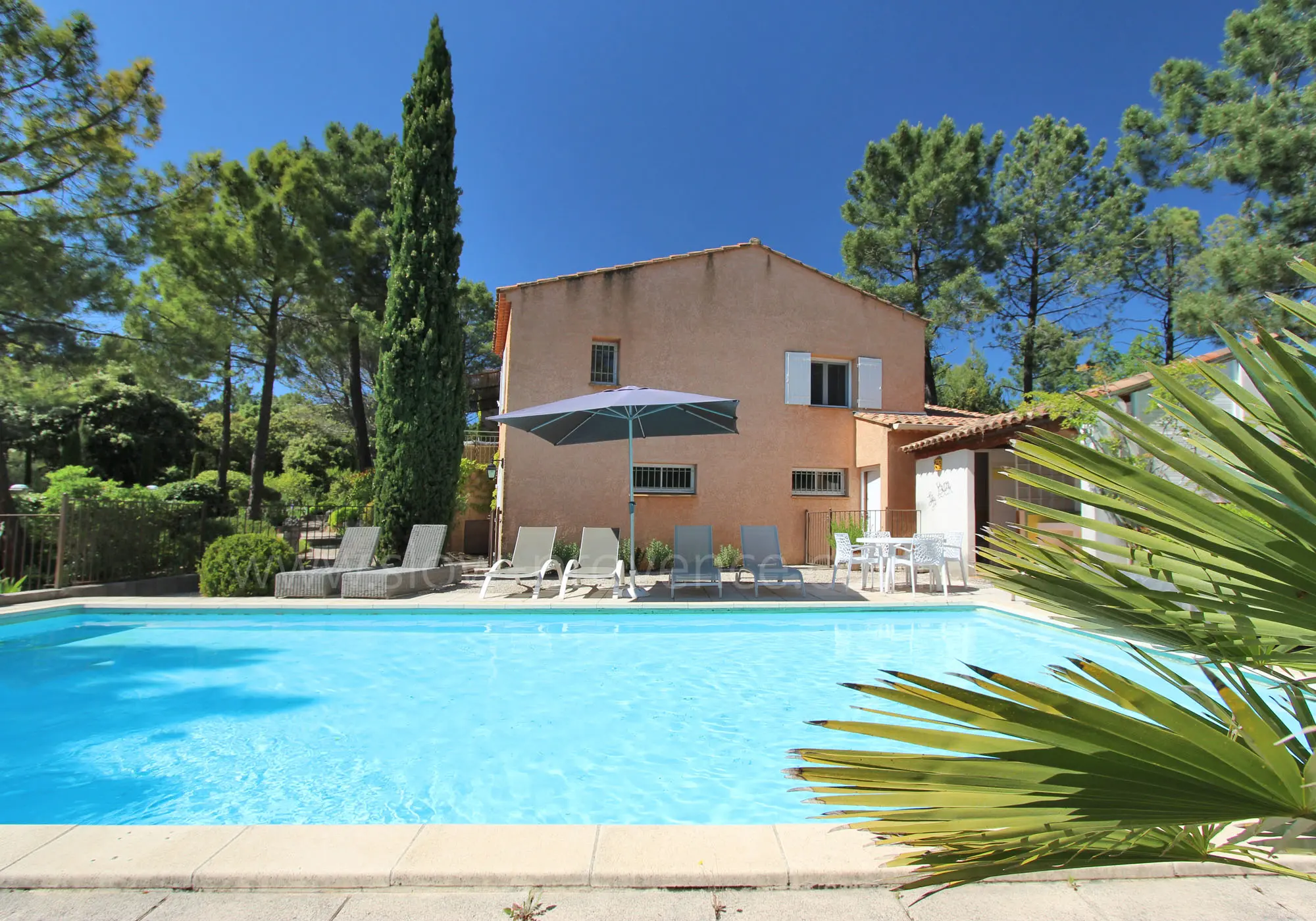 Privater beheizter und sicherer Swimmingpool