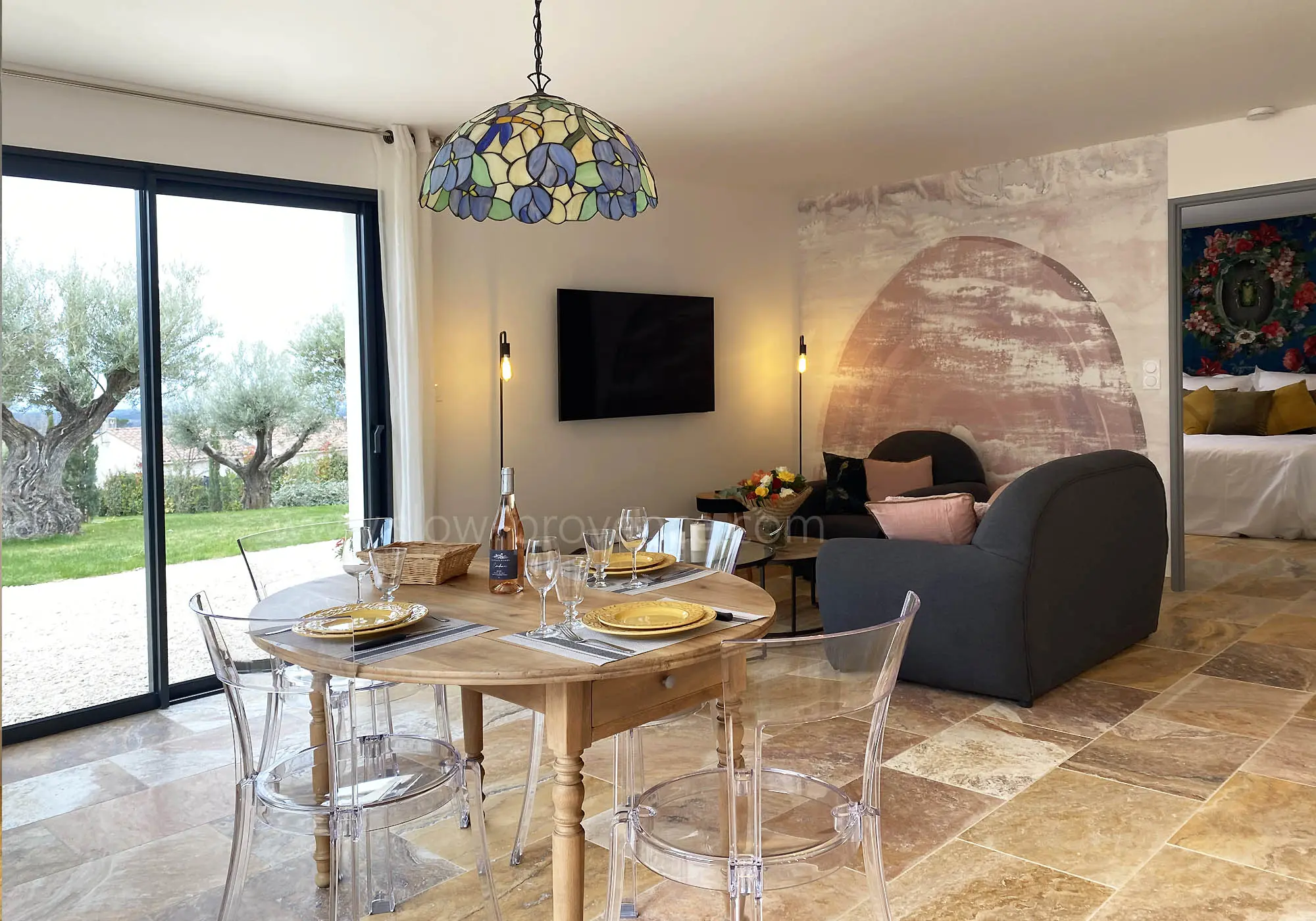 Apartment: bright living room