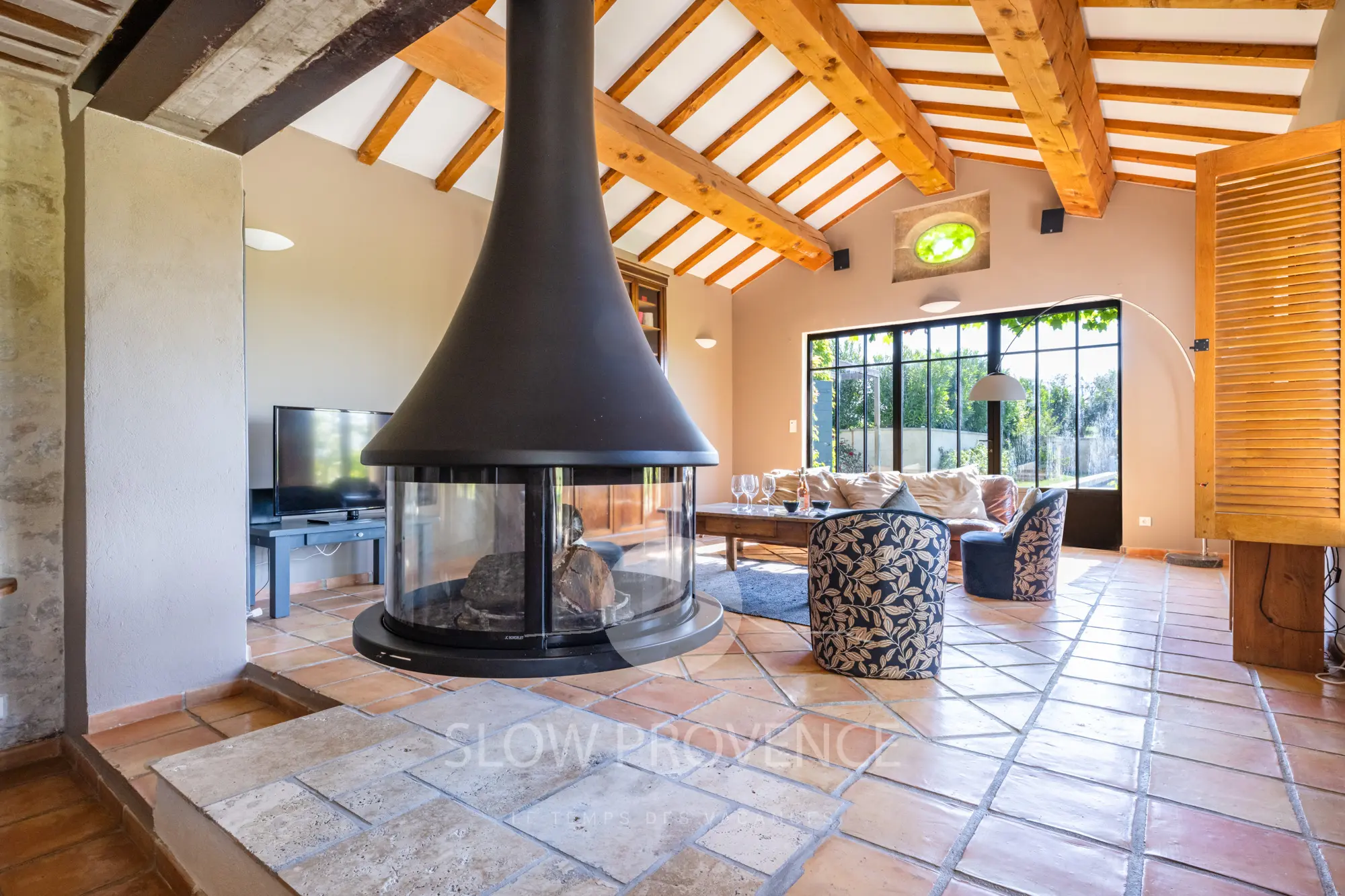 Un salon confortable en toute saison