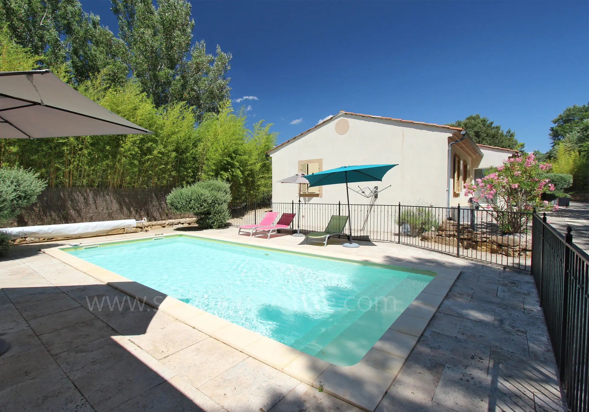 Privater und sicherer Swimmingpool