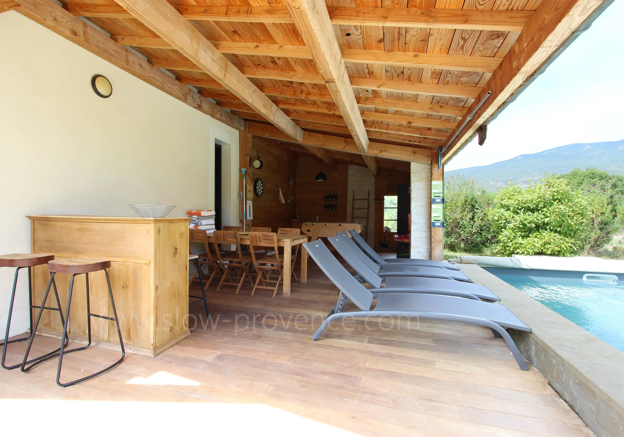 Poolhouse met uitzicht op de Mont Ventoux