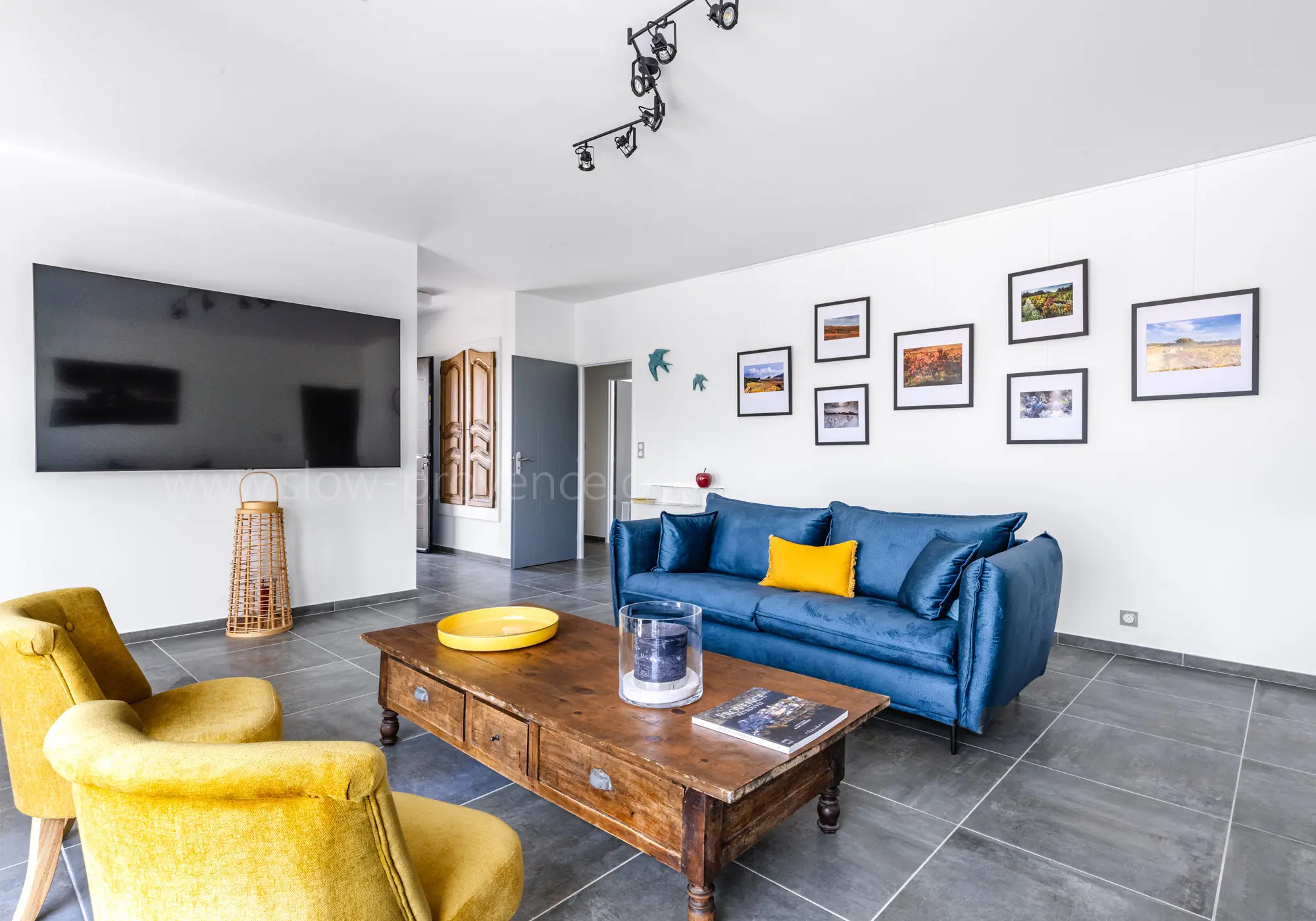 A modern and minimalist decor