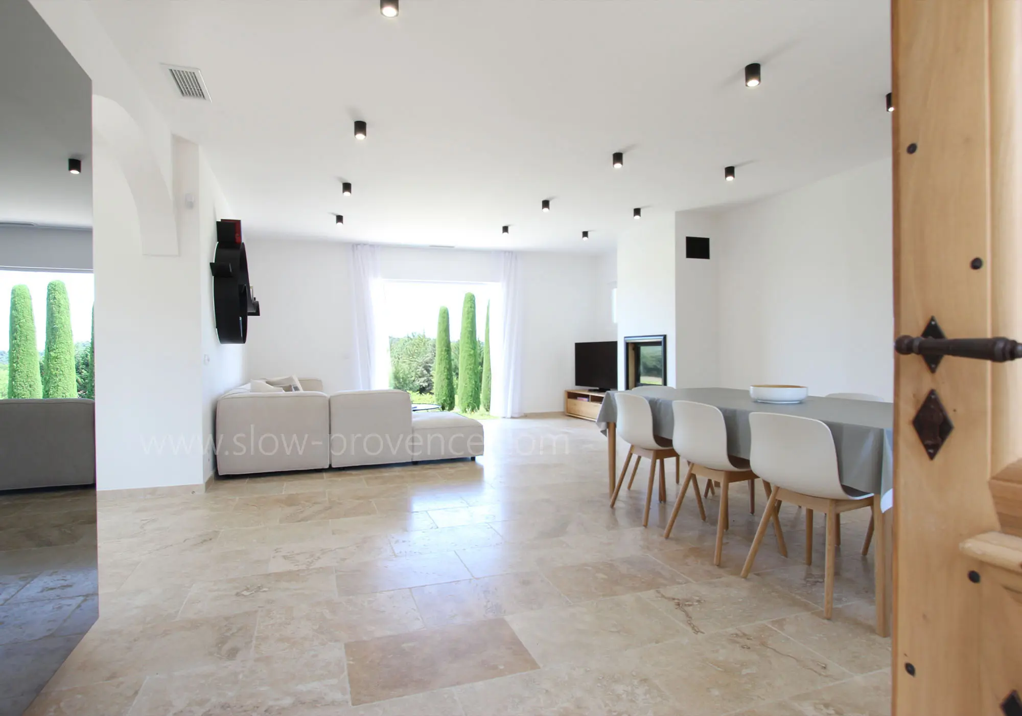 Entrance into a large, bright and uncluttered living room