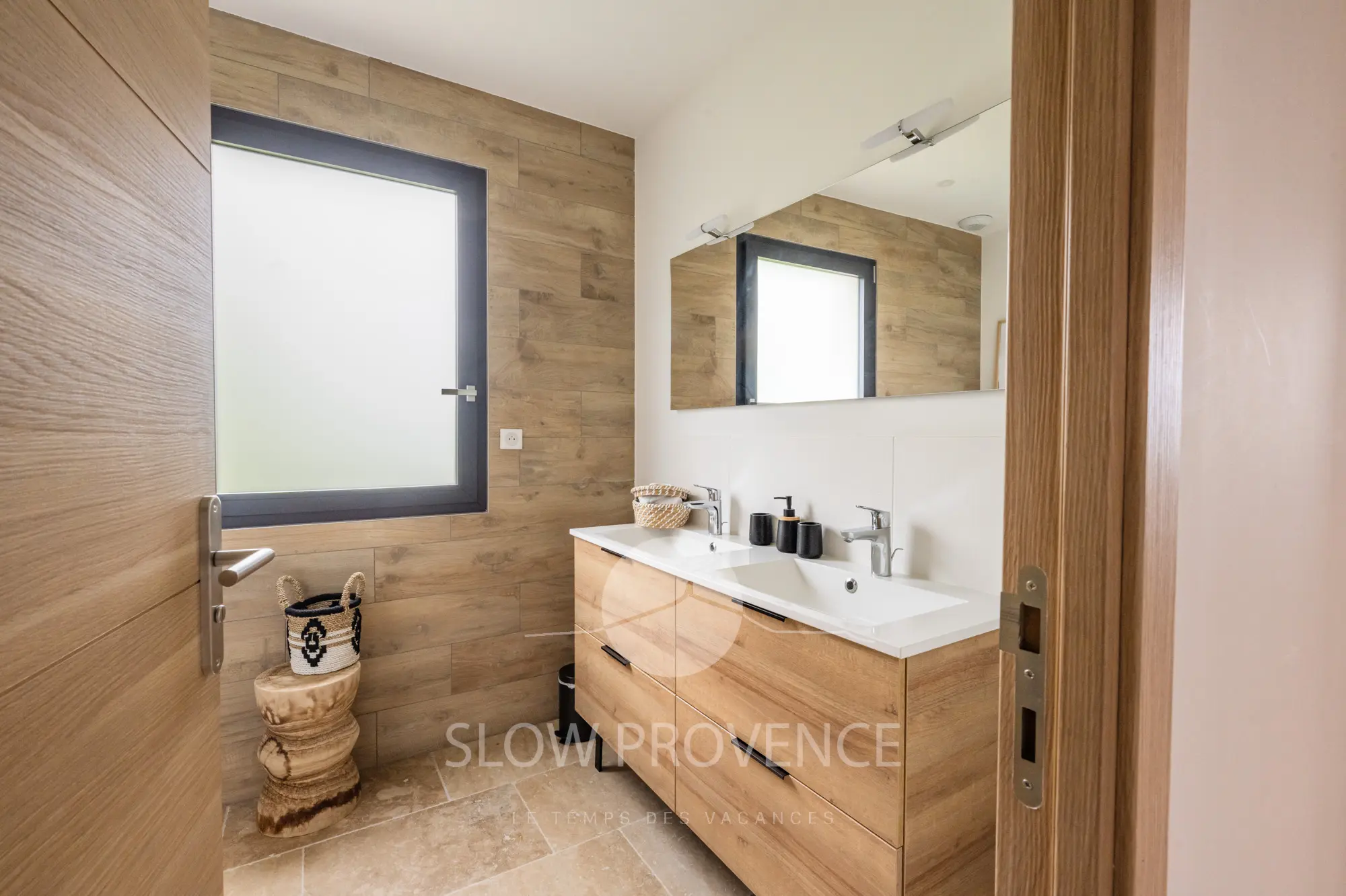 Salle de douche partagée entre la chambre 1 et 3