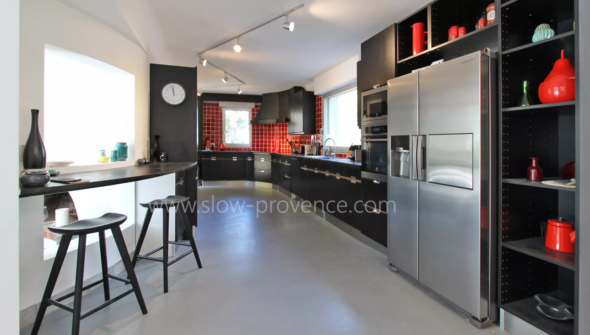 Large fully furnished kitchen