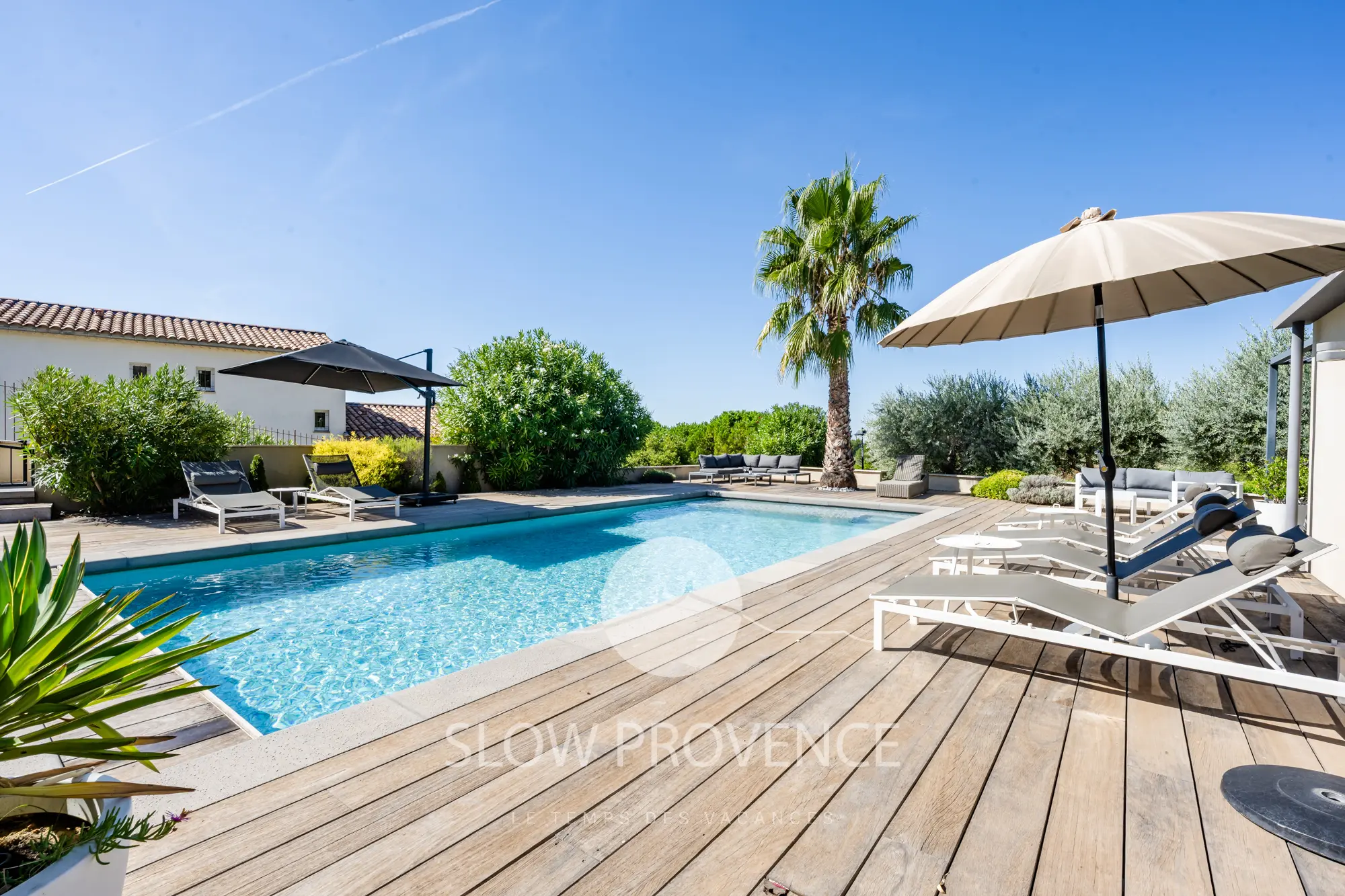 Relaxation area by the pool