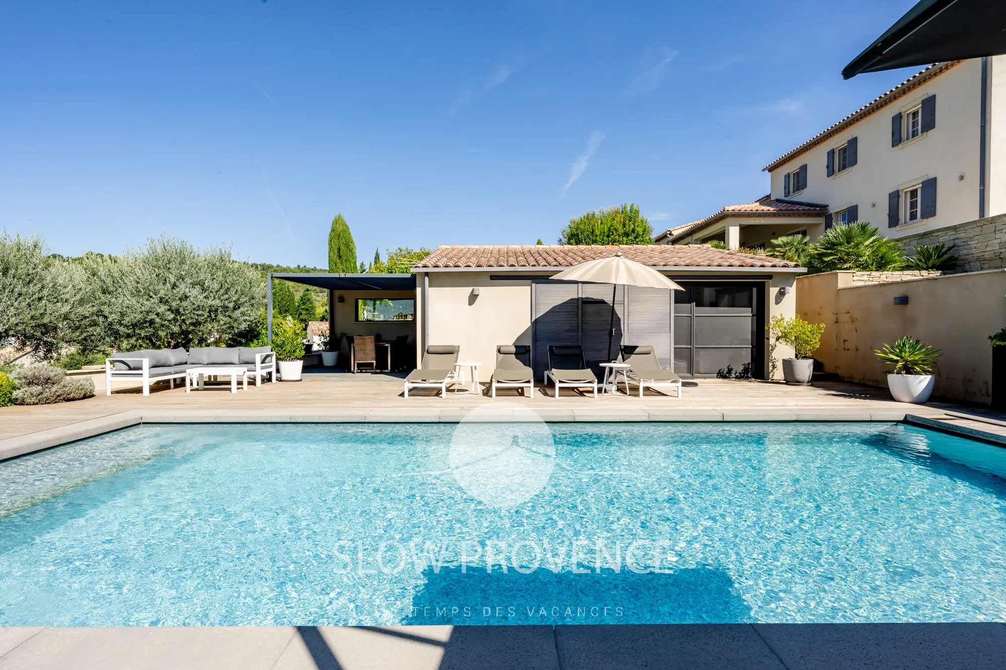 With studio / pool house