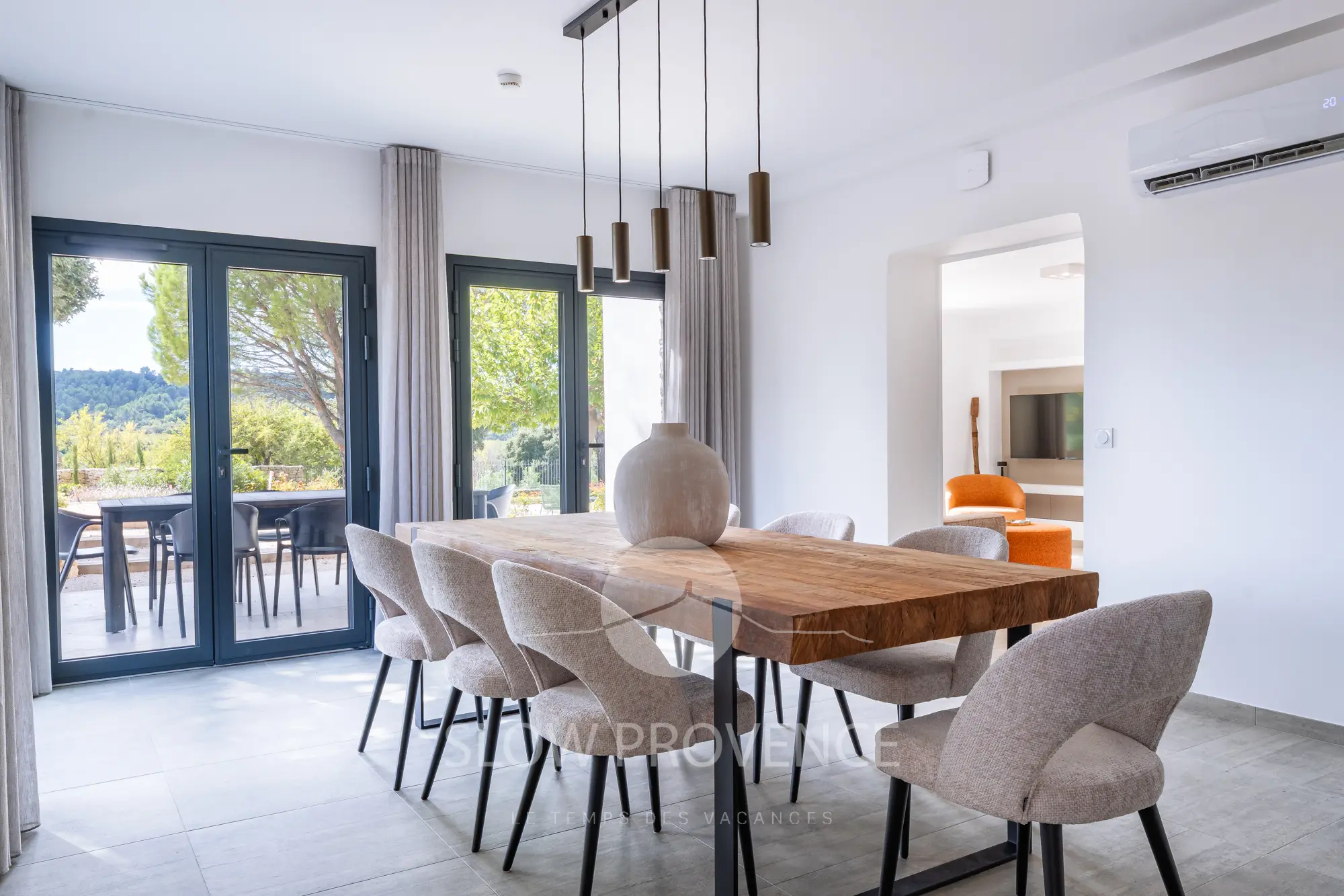 Avec accès à l'extérieur